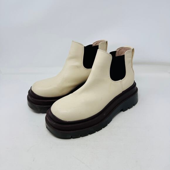 UO Urban Outfitters Dana Short Chelsea Boot Cream Platform Lug Sole Size 7 - Picture 9 of 9